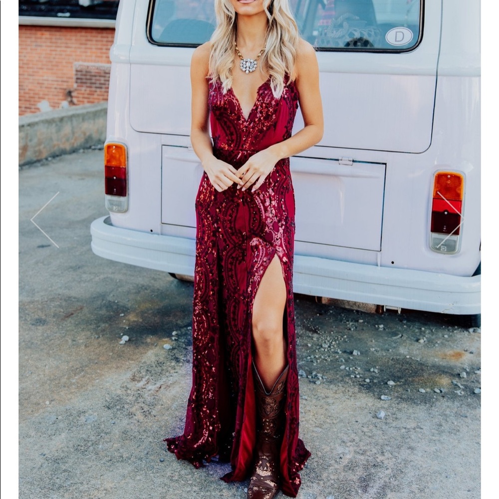THE ROVENA DRESS - BURGUNDY Sequin Gown